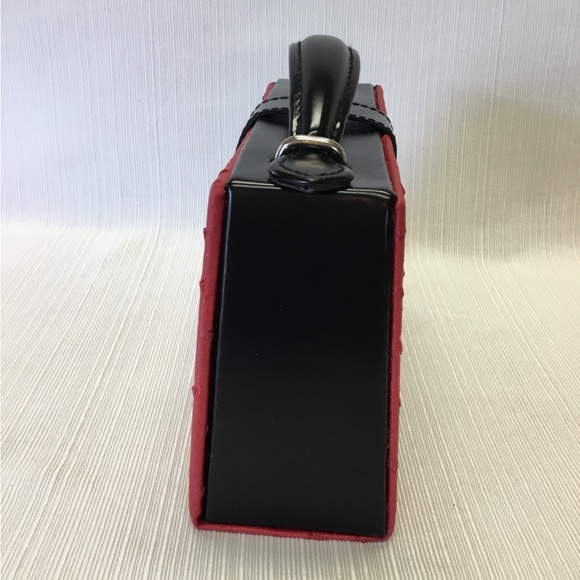 Hanes New Red & Black Bag. - Picture 5 of 6